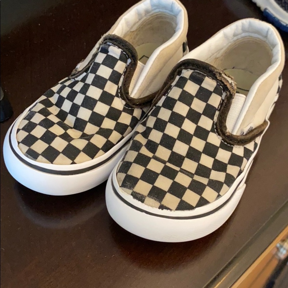 Checkered vans slip on